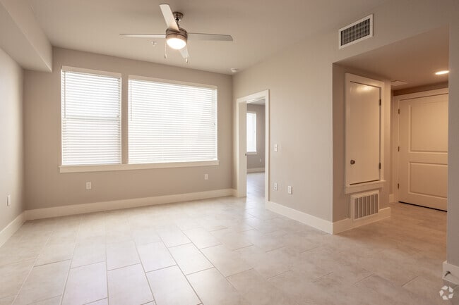 1BR, 1BA - 797SF - Laurel Creek Apartments