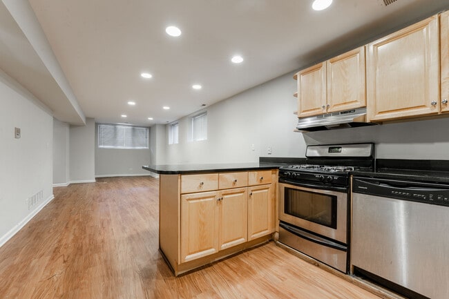 Photo - 3216 N Racine Ave Unit G