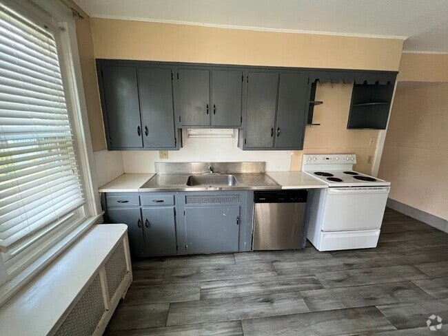 Building Photo - 4 Bedroom House