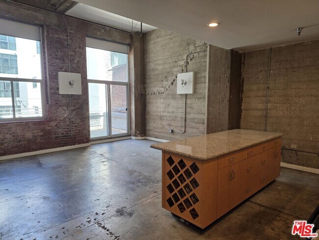 711 S Olive St Unit 313