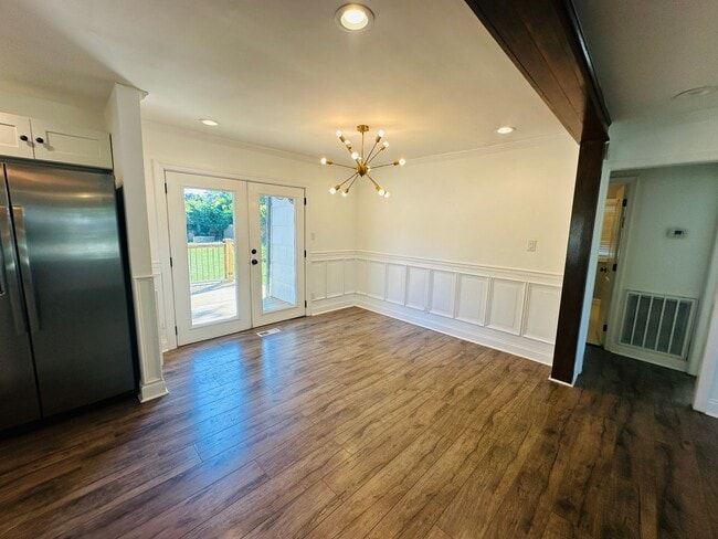 Photo - Urban setting w/ incredible fenced in back yard. 3 bed/2bath + detached office building
