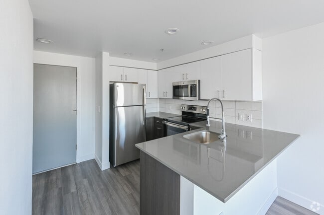 1BR, 1BA - 475SF