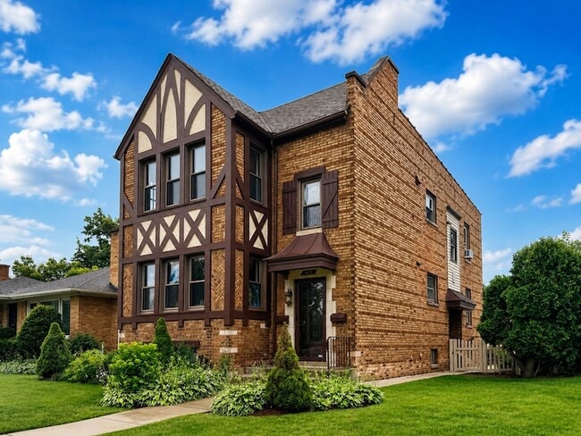 Building Photo - 615 E Golf Rd Unit 2