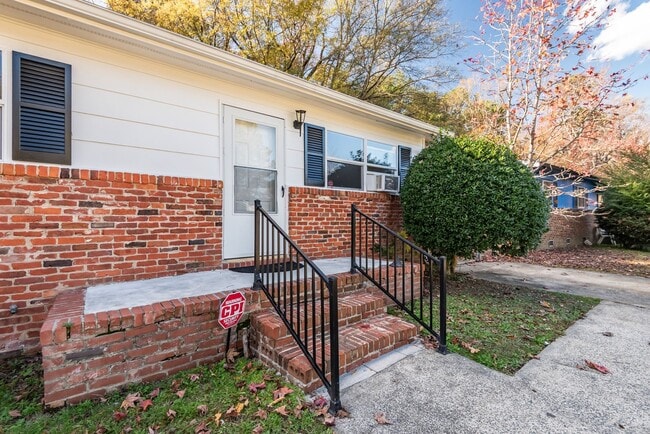 Photo - **Available 06/12/2026** 3Bed/1.5Bath Cozy & Convenient in Durham NC!