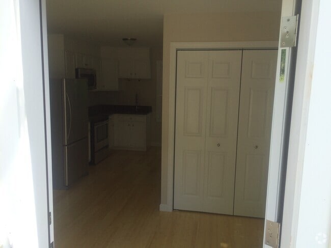 Building Photo - 15 Crescent St Rental