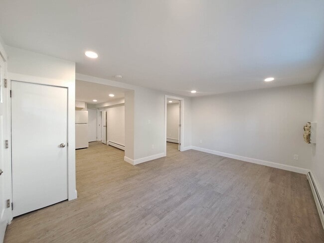 Building Photo - 6304 Liebig Ave Unit 3