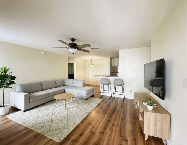 Photo - 635 Granville Ct Unit 635