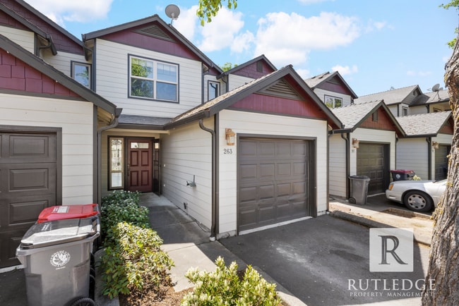 Photo - 2 Bed/2.5 Bath Townhome in Central Point