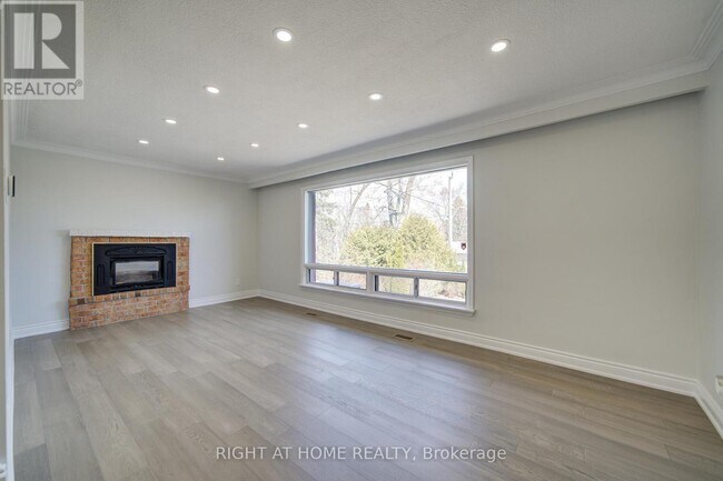 Photo - 326 Jaybell Grove