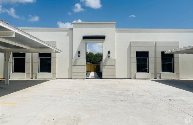 Building Photo - 1100 Sugar Gdn Dr Rental