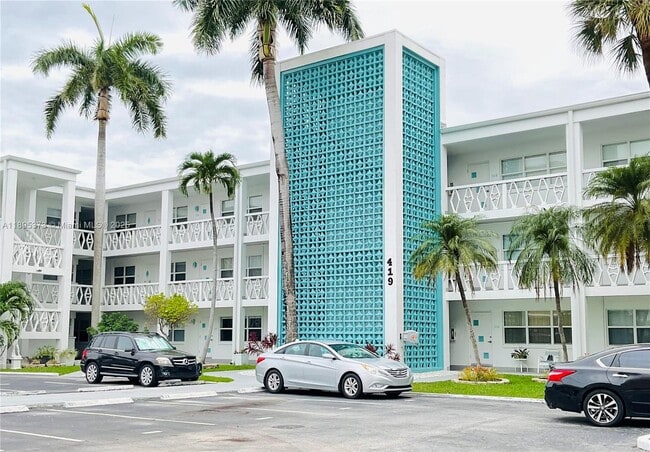 Building Photo - 419 Golden Isles Dr Unit 106