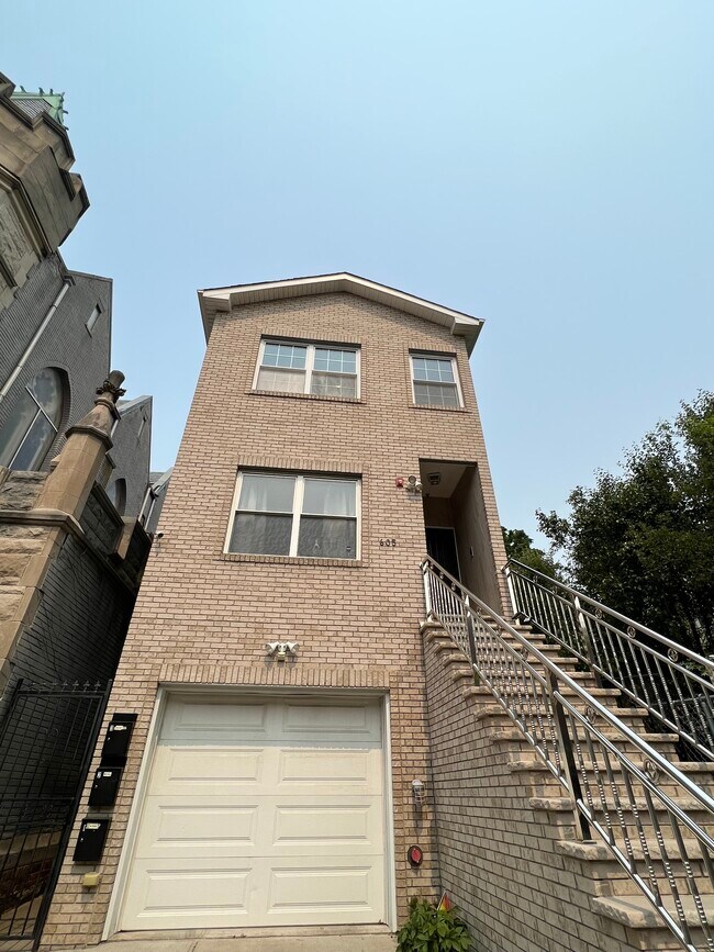 Photo - 605 Bergen Ave Apartments Unit 3