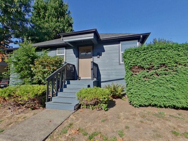 Building Photo - Glacier Tri-Plex Unit 1408 Ferry Street