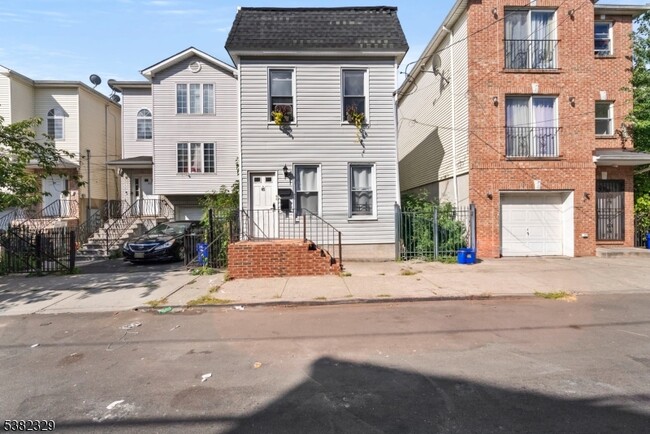 Building Photo - 45 Blum St Rental