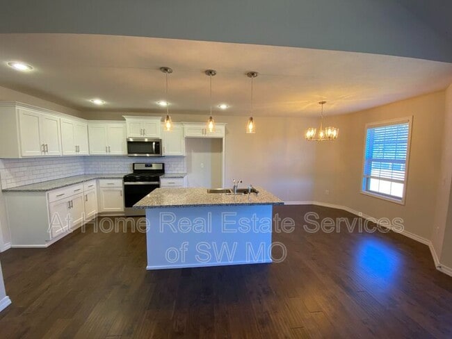 Photo - 1170 N Culpepper Ave