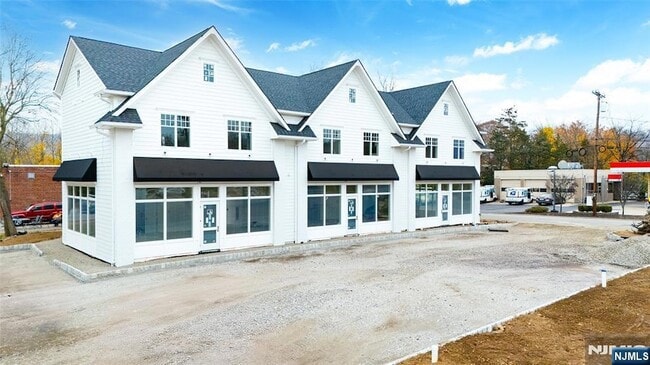 Building Photo - 445 Ramapo Valley Rd Unit 3