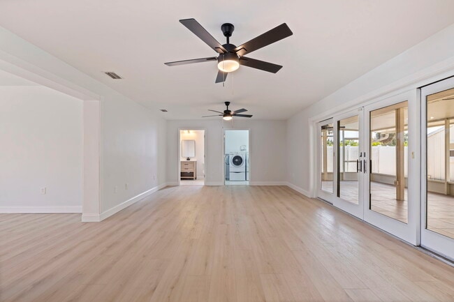 Photo - 934 41st Ave NE