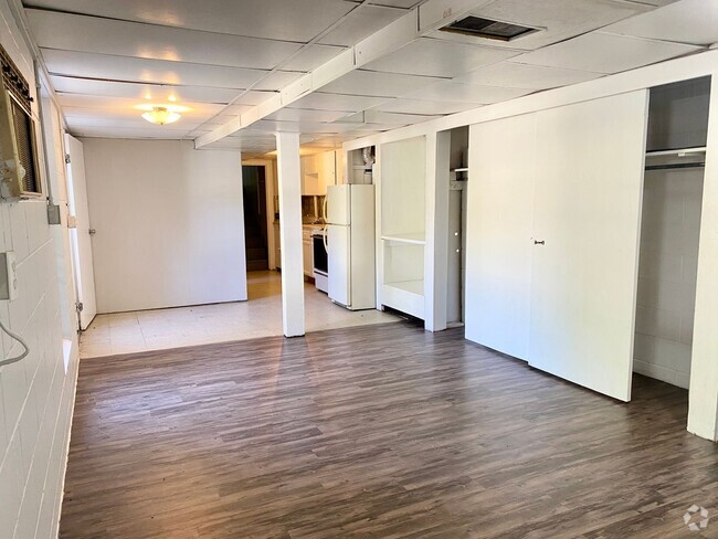Building Photo - 1900 W Division St Unit 1900 1/2 W Division Rental