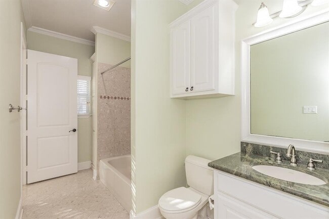 Photo - 1004 Drake Dr