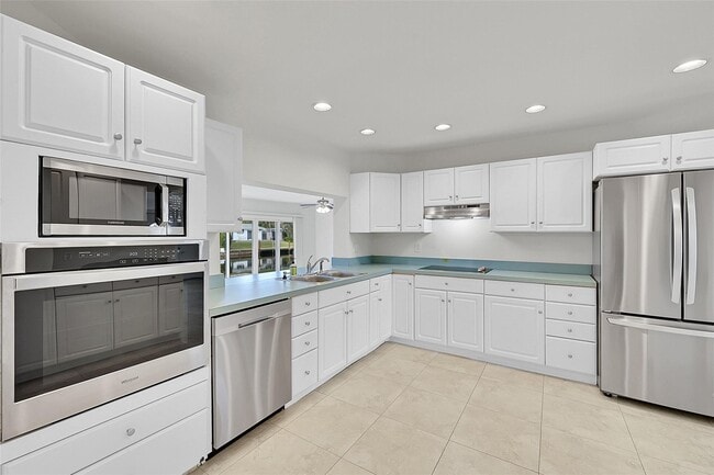 Photo - 211 SE 9th Ct