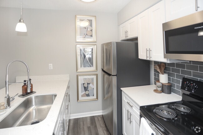 1BR, 1BA - 647 SF