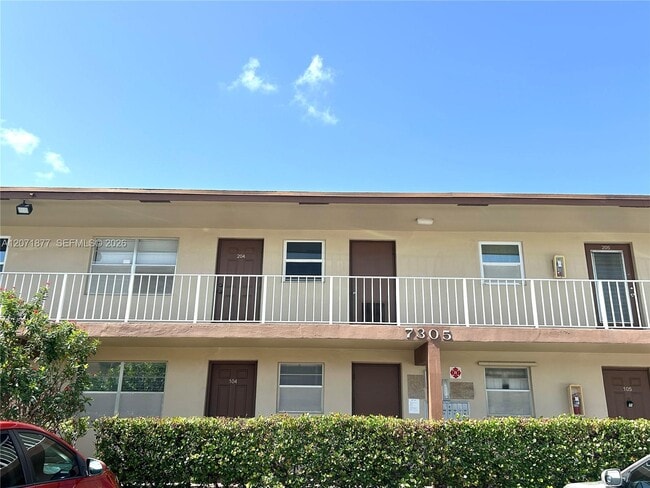 Building Photo - 7305 NW 4th Pl Unit 204