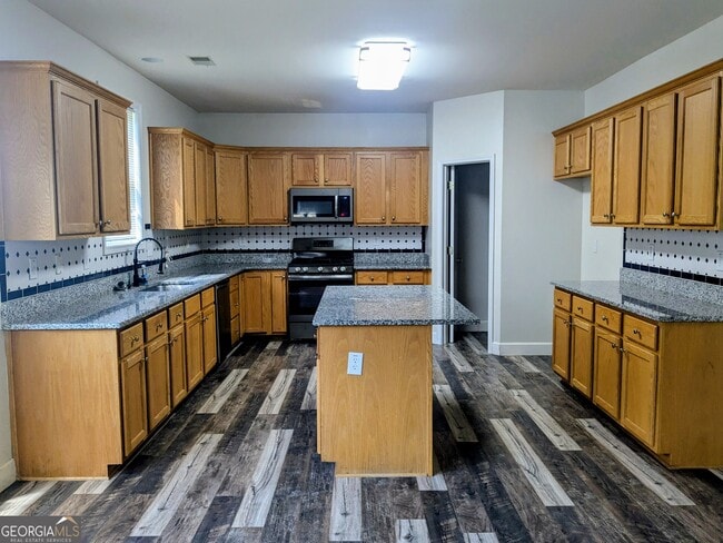 Photo - 137 Village Green Cir