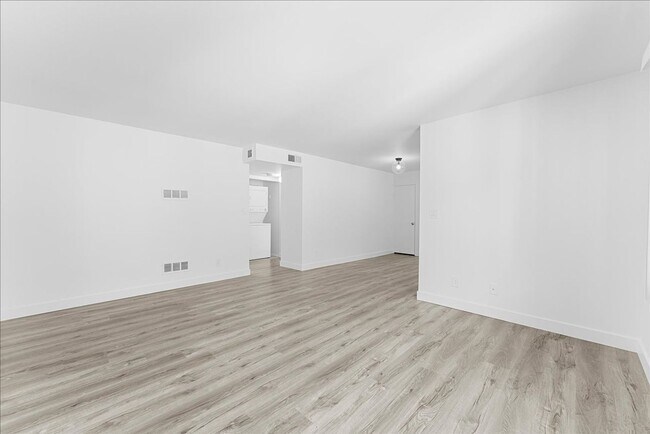 Photo - 444 W Windsor Rd Unit 10