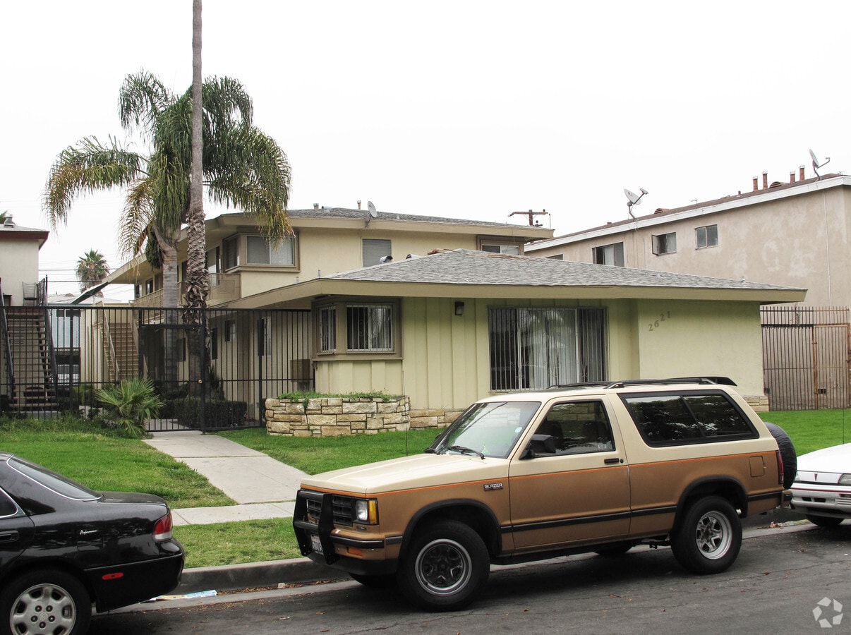 Photo - 2621 W Rosecrans Ave Apartments