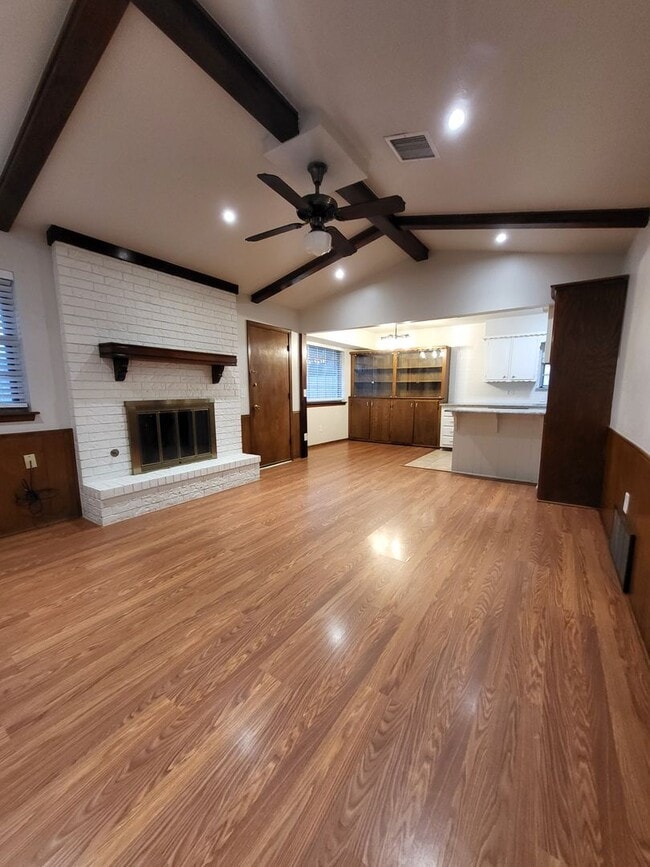 Photo - (3) Bed/(2) Bath in Southern Hills w/ (2) Living Areas and Storm Shelter!