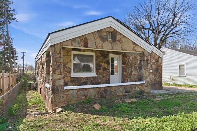 Photo - 1440 E Locust St