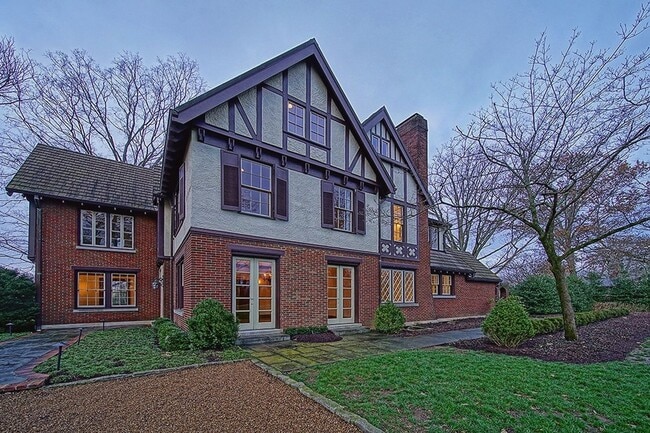 Building Photo - Stunning Tudor-style 4BR/3.5BA home in a prime, unbeatable location!