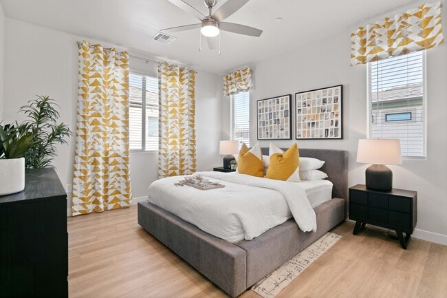 2BR, 2BA - 1,006SF