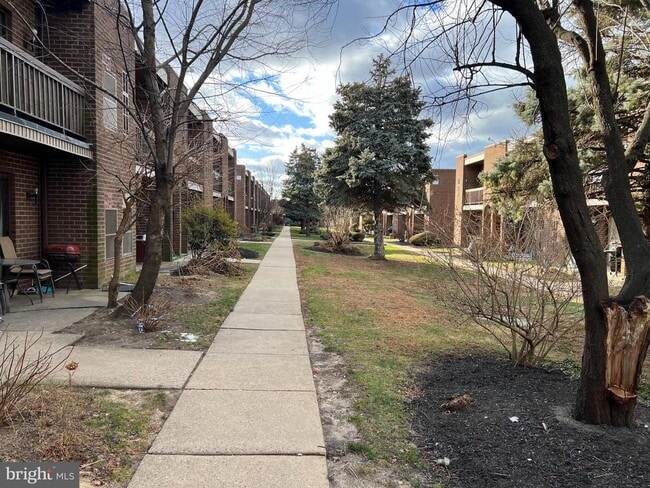 Building Photo - 9926 Haldeman Ave Unit 43