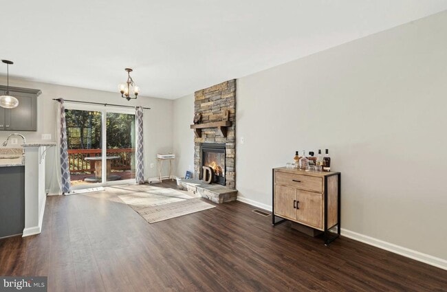 Building Photo - 144 Rollason Dr