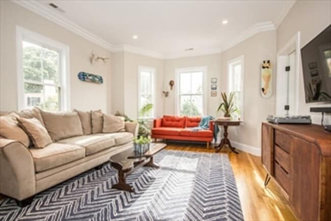 Building Photo - Versatile Top Floor 2 Bd 1 Bath With Offic... Unit 3 Rental