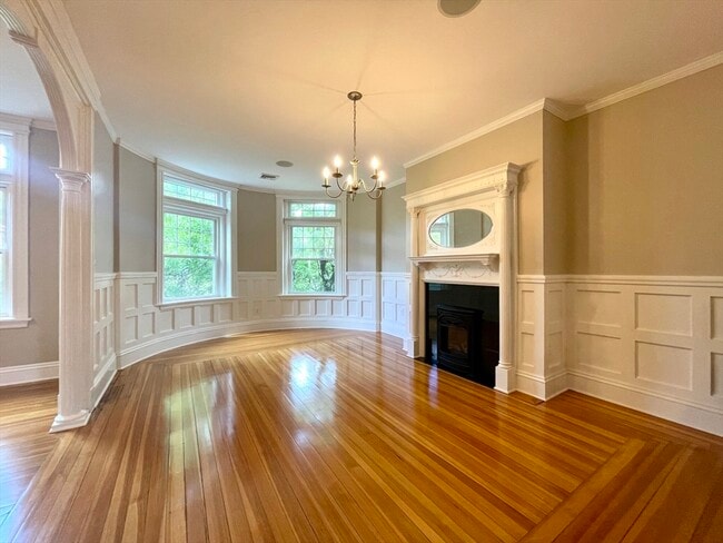 Building Photo - 5 Strathmore Rd Unit 3