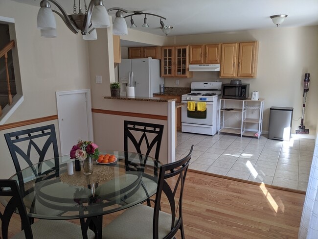 Dining/Kitchen - 7913 Central Park Cir