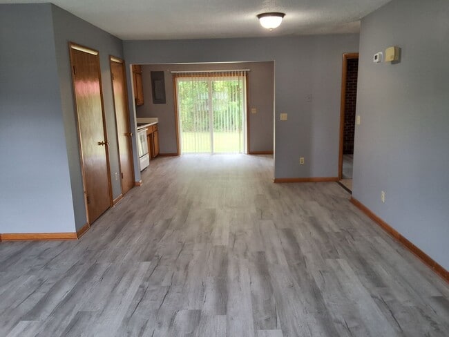Photo - Comfy 3 Bedroom, 2 Bath Duplex located in ...