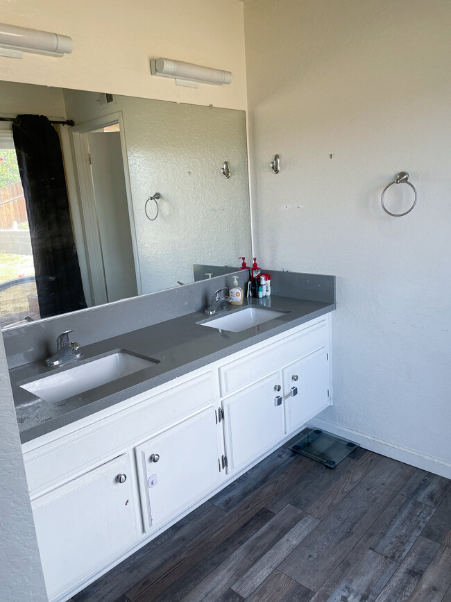 Master Bathroom Vanities - 25770 Mariposa St House