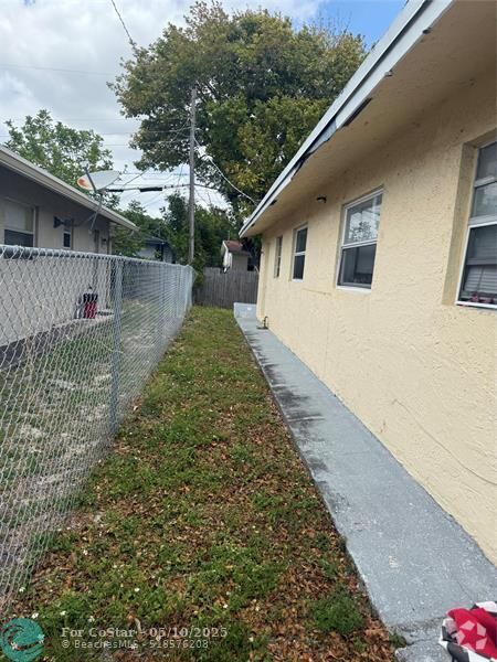 Building Photo - 2751 NW 14th Ct Rental