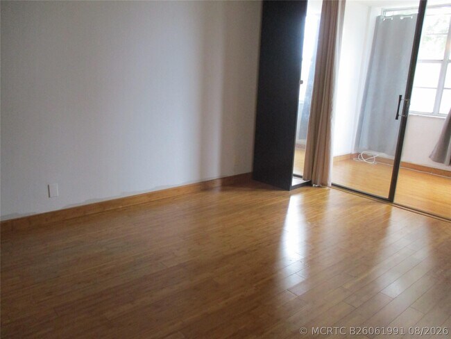 Photo - 2731 Taft St Unit 201