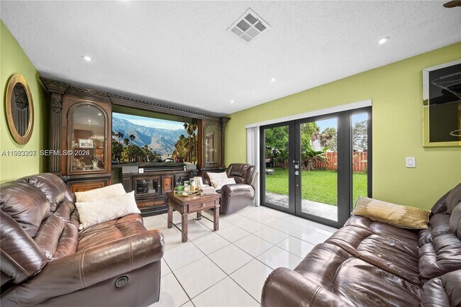 Photo - 2481 Riverdale Dr N