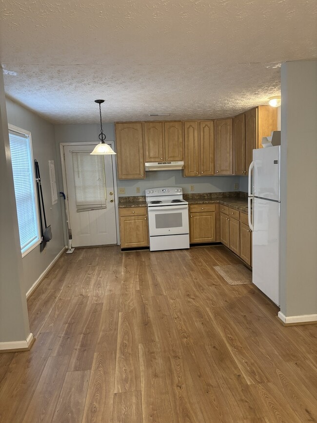 Kitchen - 155 Old Glenwood Springs Rd Unit 301