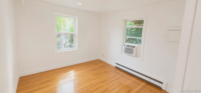 Photo - 147 Woodbine Ave