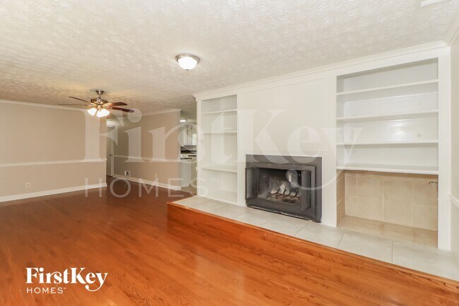 Photo - 2671 Pine Log Way