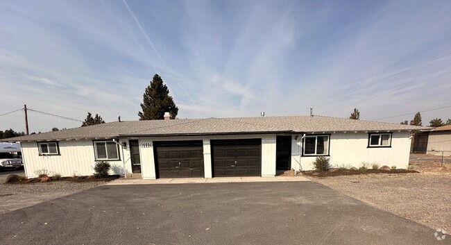 Building Photo - Charming Duplex in Desirable Neighborhood Rental