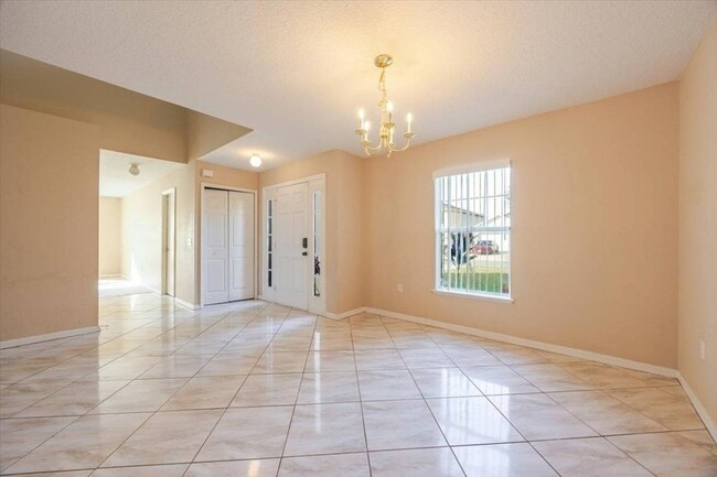 Photo - 163 Jocelyn Dr