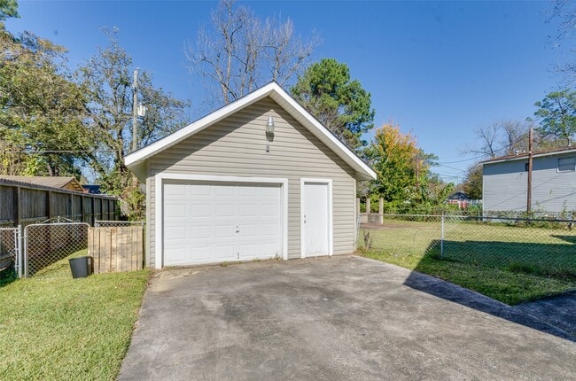 Photo - 236 W 31st St