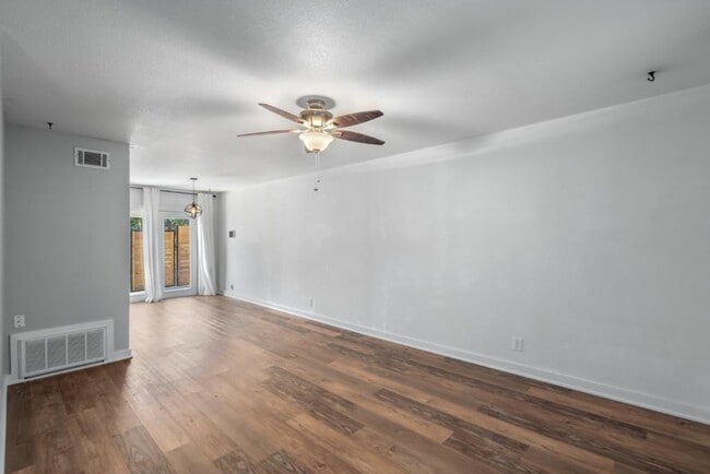 Photo - 6211 Manor Rd Unit 107